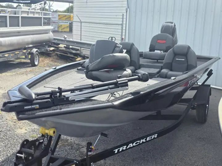 2026 Tracker Pro Team 175