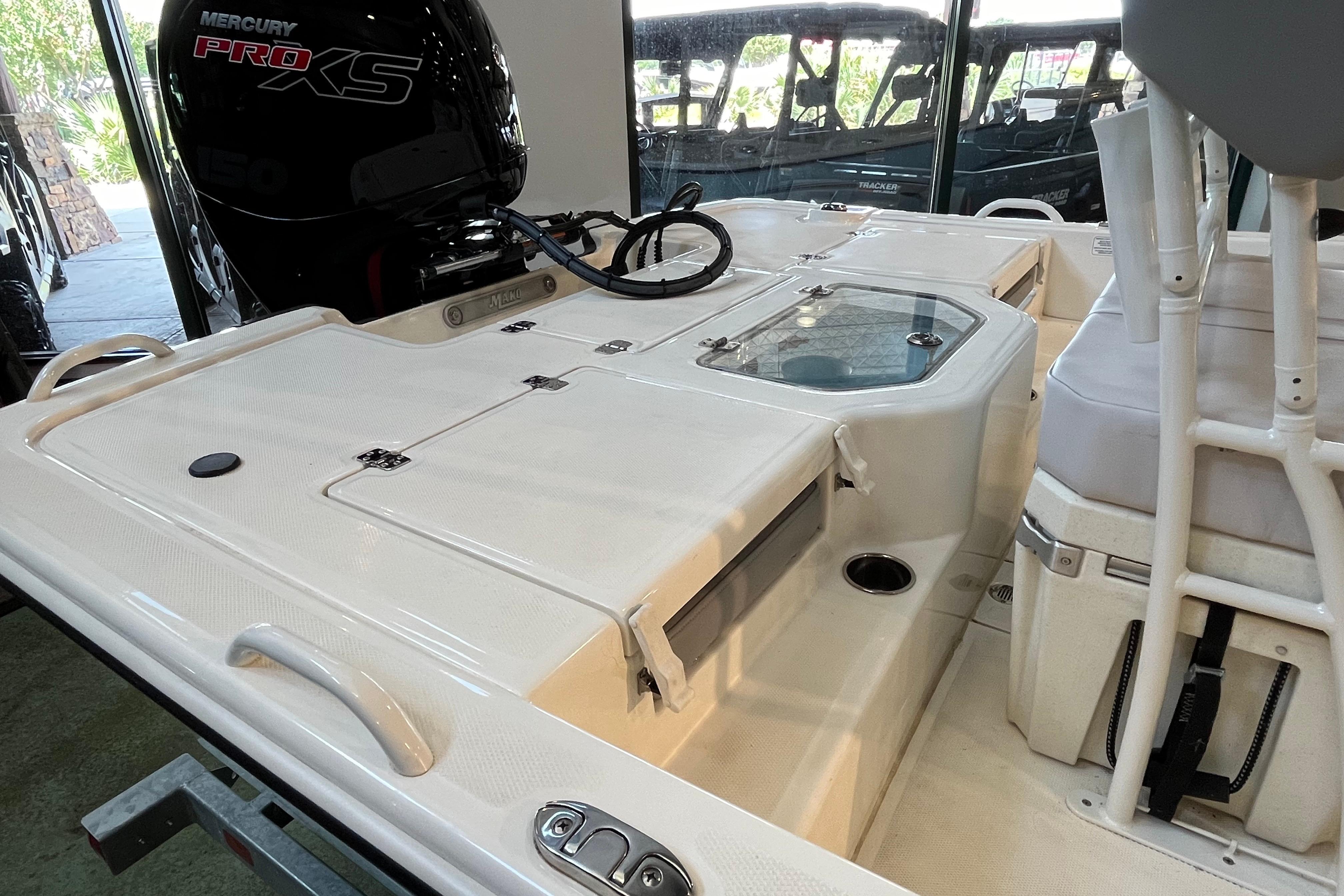 2024 Mako Pro Skiff 19 CC boat interior with Mercury Pro XS engine.
