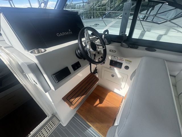 2023 Regal 36 Grande Coupe - 15