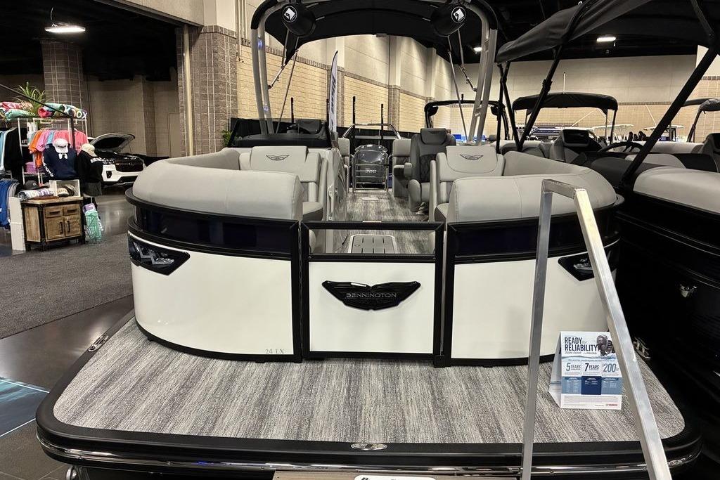 2025 Bennington LX Sport Quad Bench 24 LXSFBA