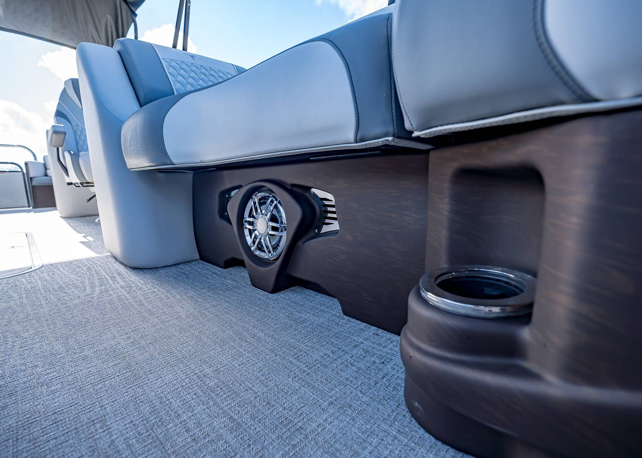 2025 Tahoe Pontoon Cascade 25 Quad Lounge - 24