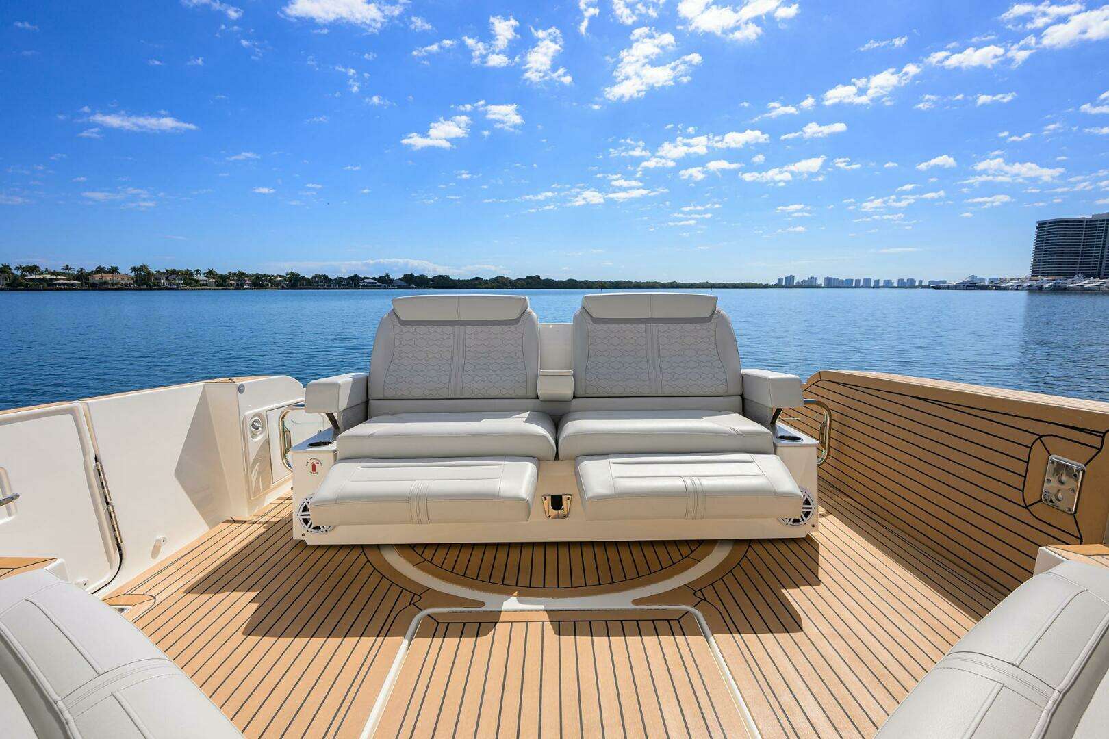 2022 Tiara Yachts 43 LE - Image 37