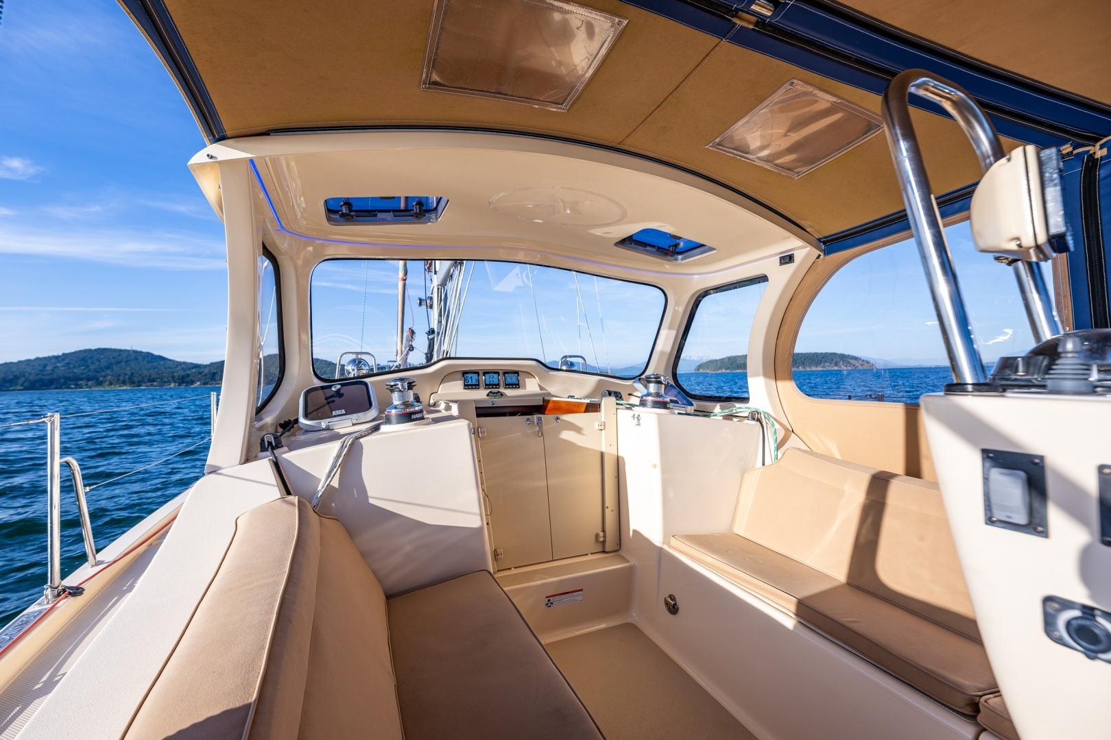 2020 Island Packet 349 - Image 36