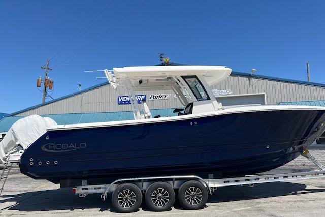 2026 Robalo R300 Center Console