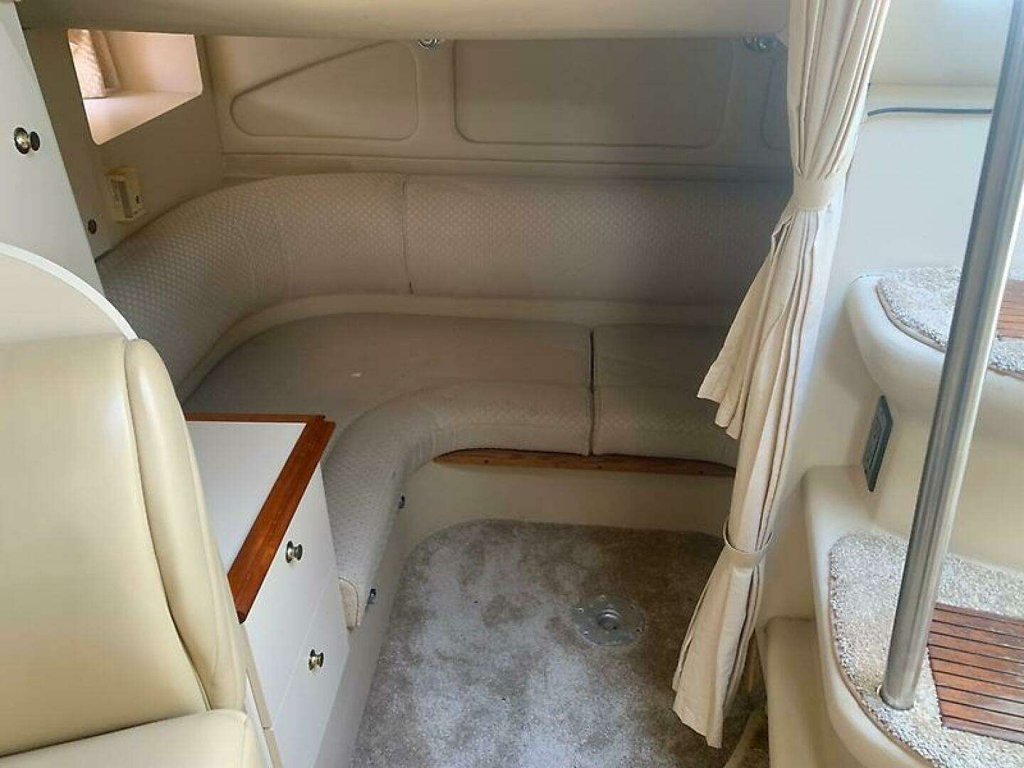 2003 Cruisers Yachts 3372 Express - Image 28