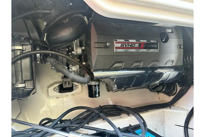 Engine compartment of 2021 Yamaha Boats 275SD, featuring SVHO engine components.