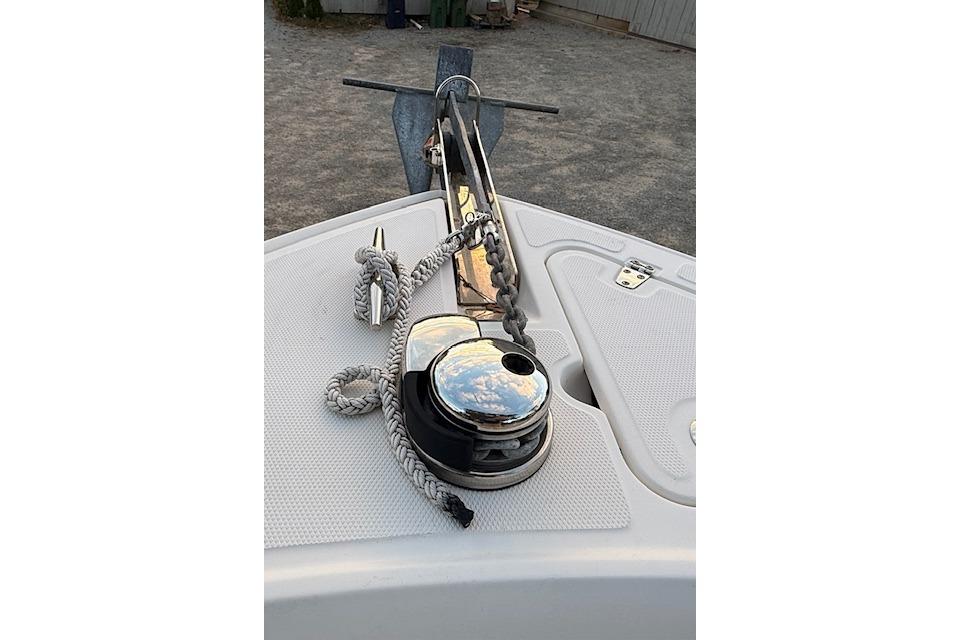 Boston Whaler 230 Outrage 2018 boat anchor and winch system on deck.