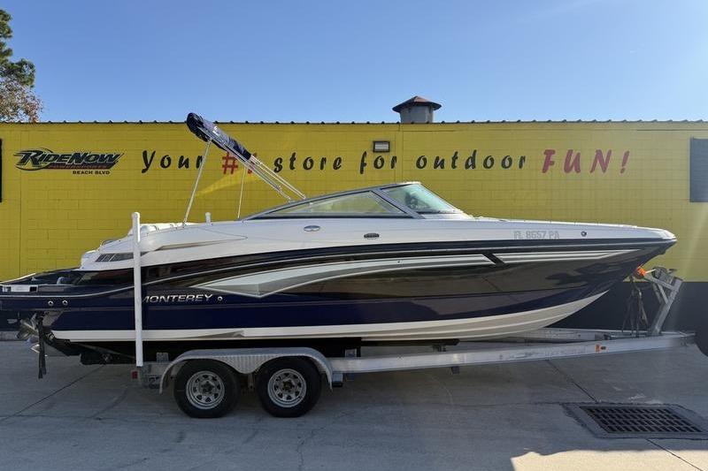2010 Monterey M5 Sport Boat