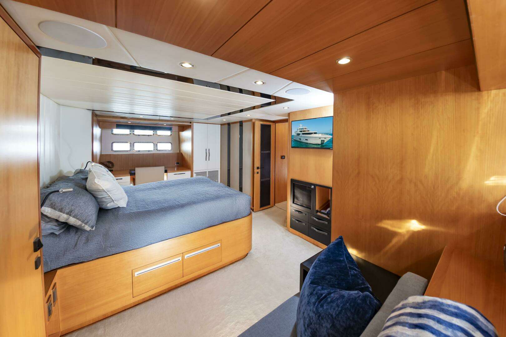 2017 Johnson 93 Flybridge - Image 69