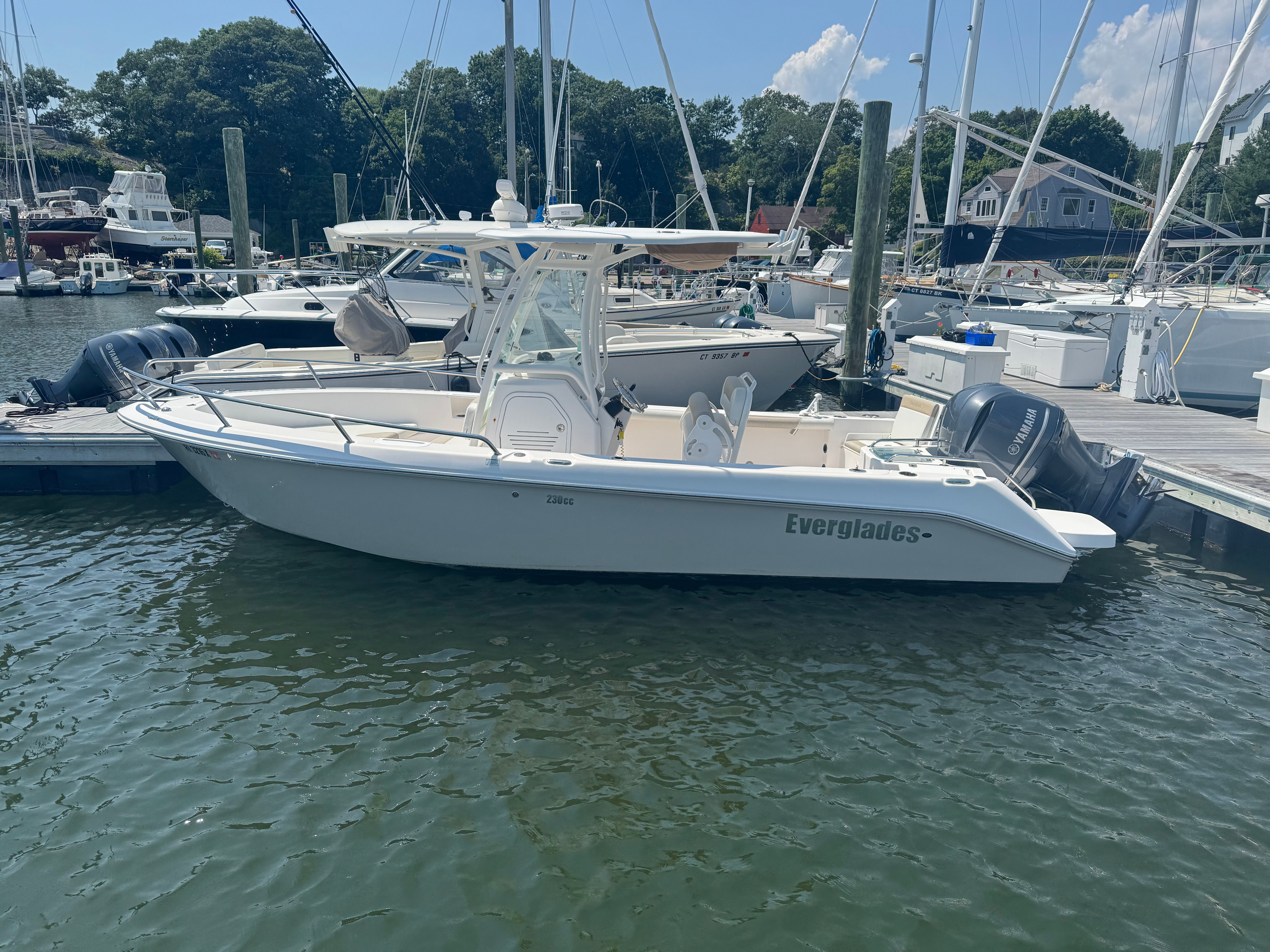 2013 Everglades 230 Center Console