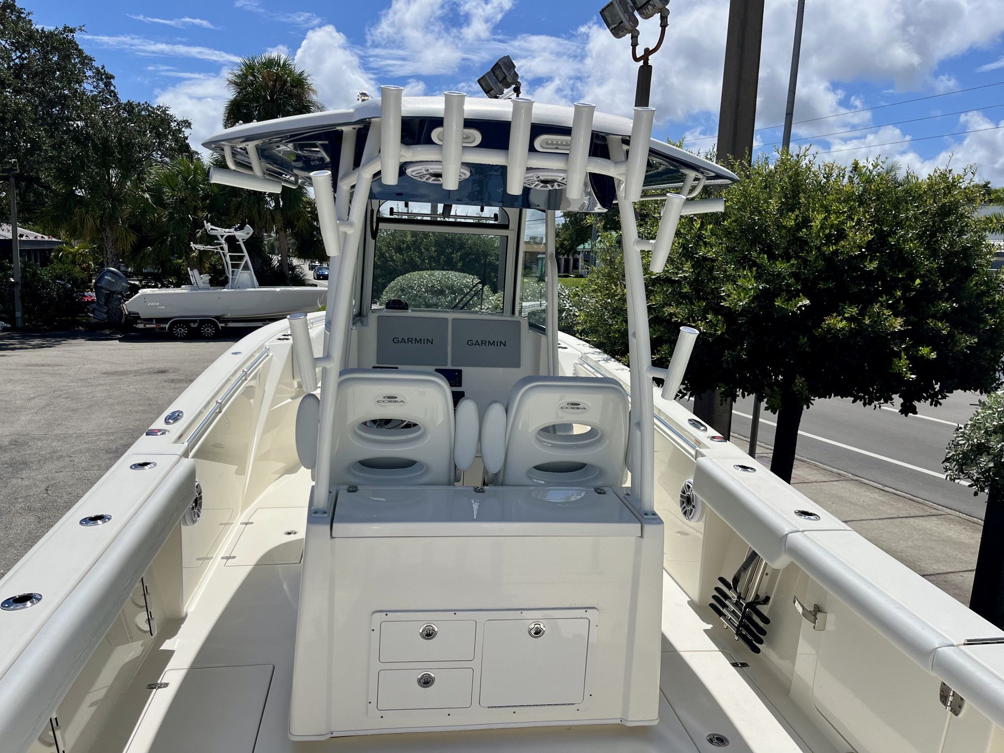 2025 Cobia 320 Center Console - 10