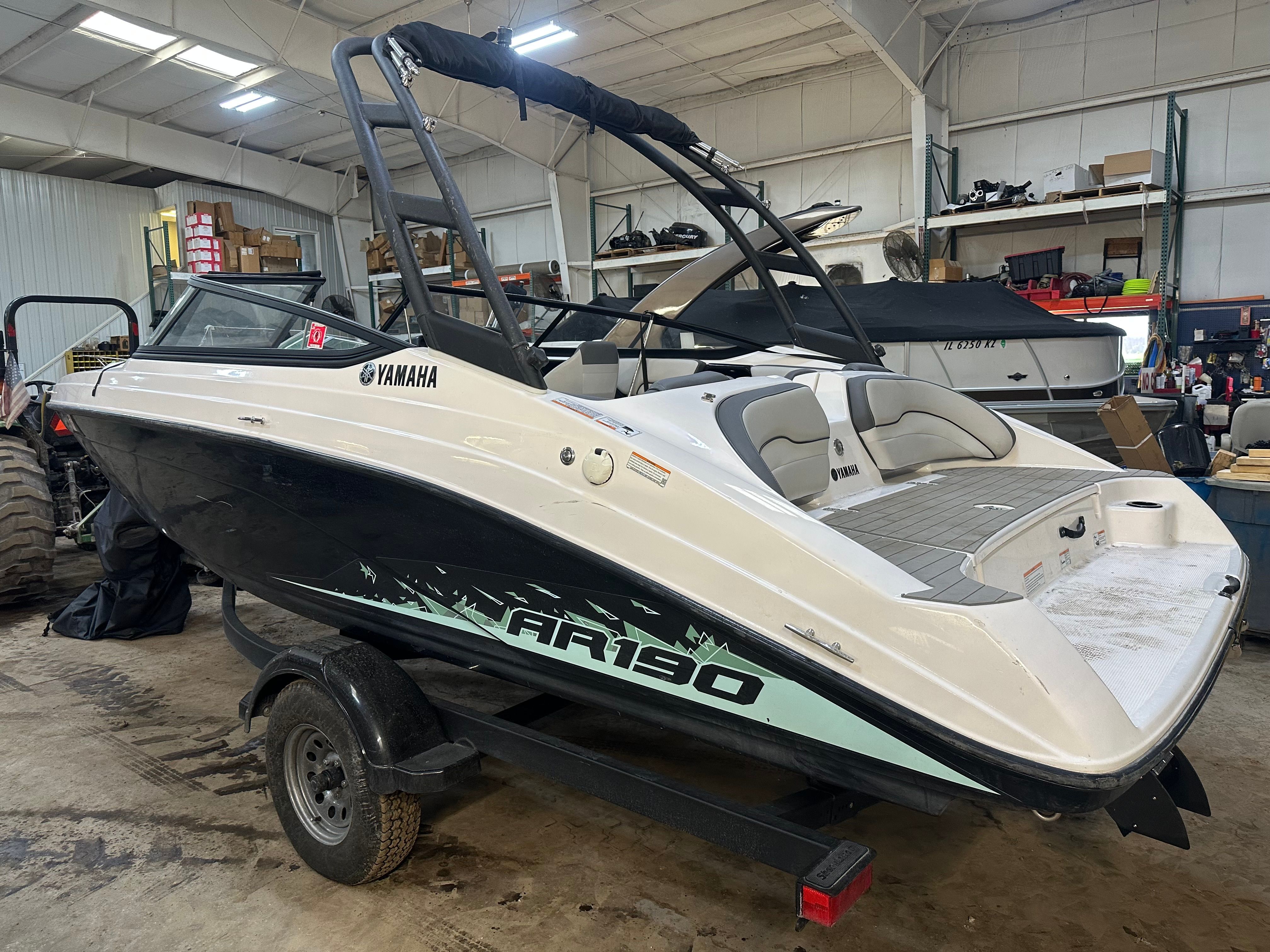 2023 Yamaha Boats AR190