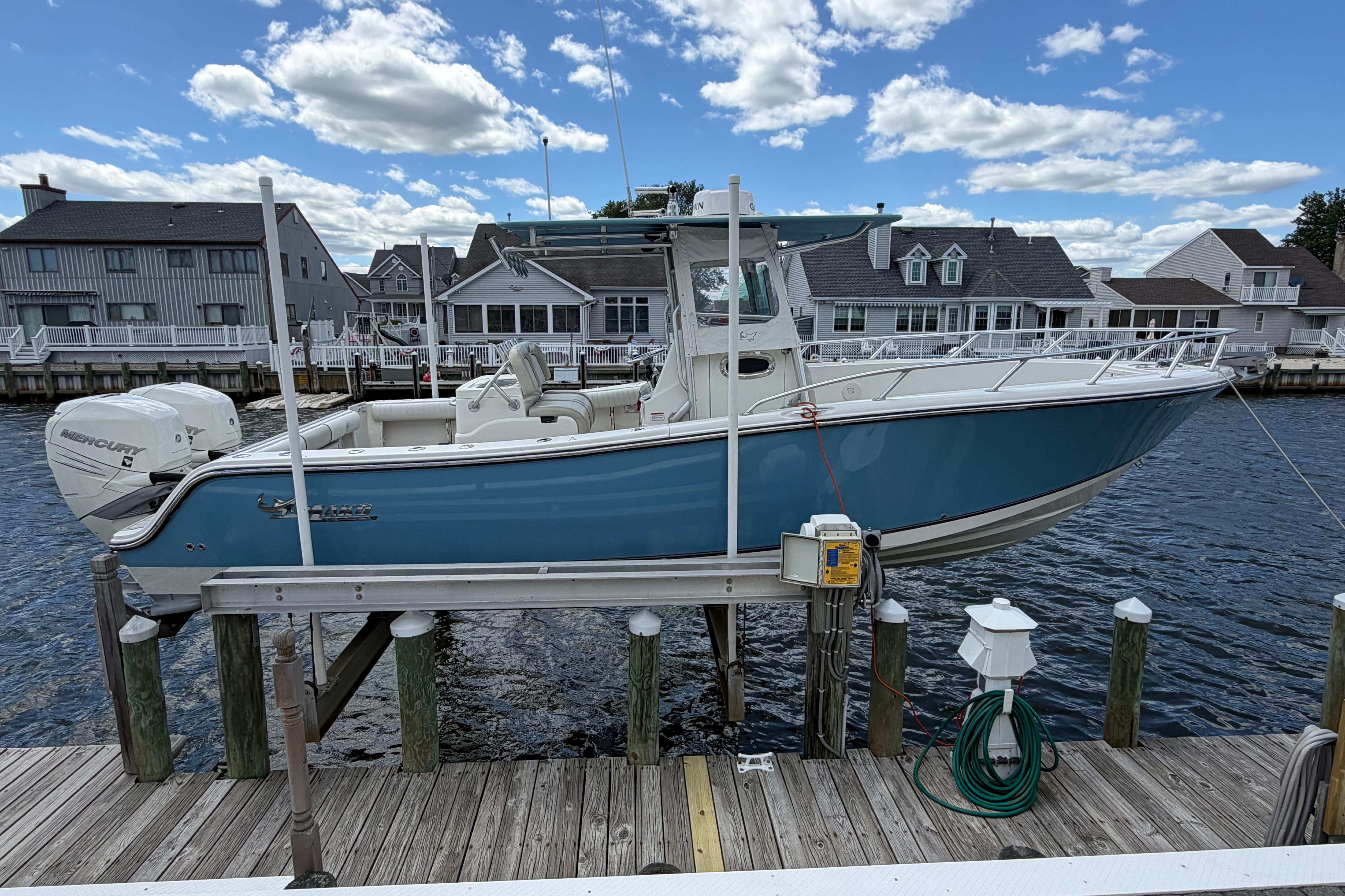 2017 Mako 284 Center Console