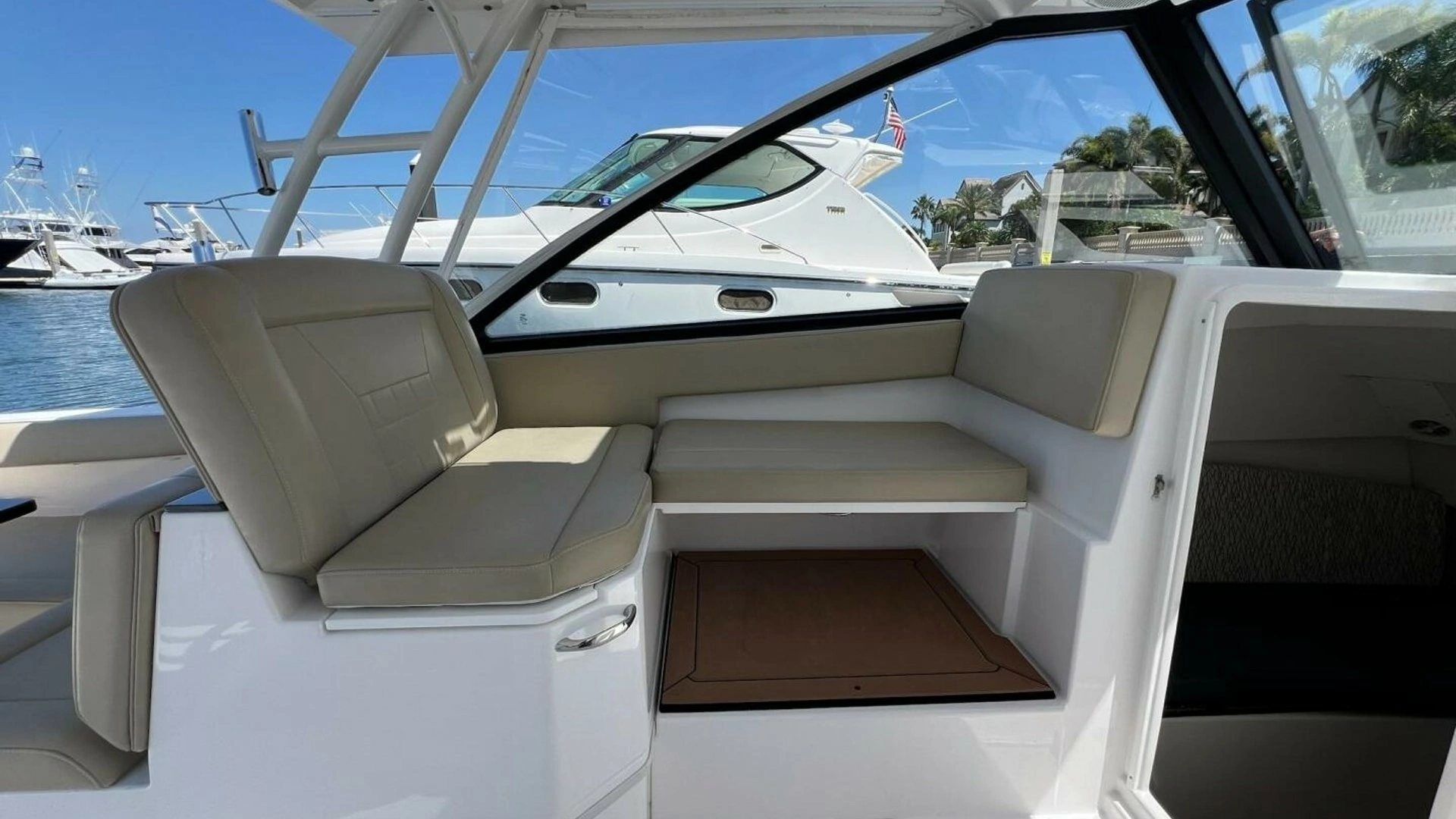 2019 Everglades 340 Dual Console - Image 14