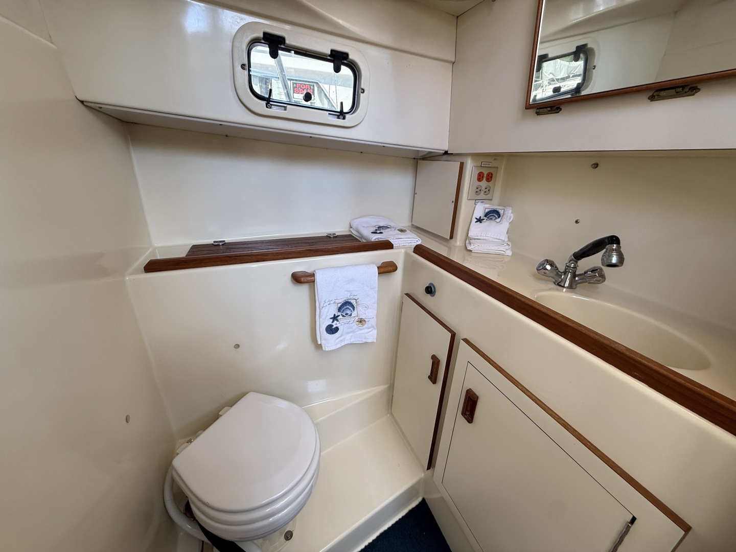 1994 Camano 31 Troll - Image 46