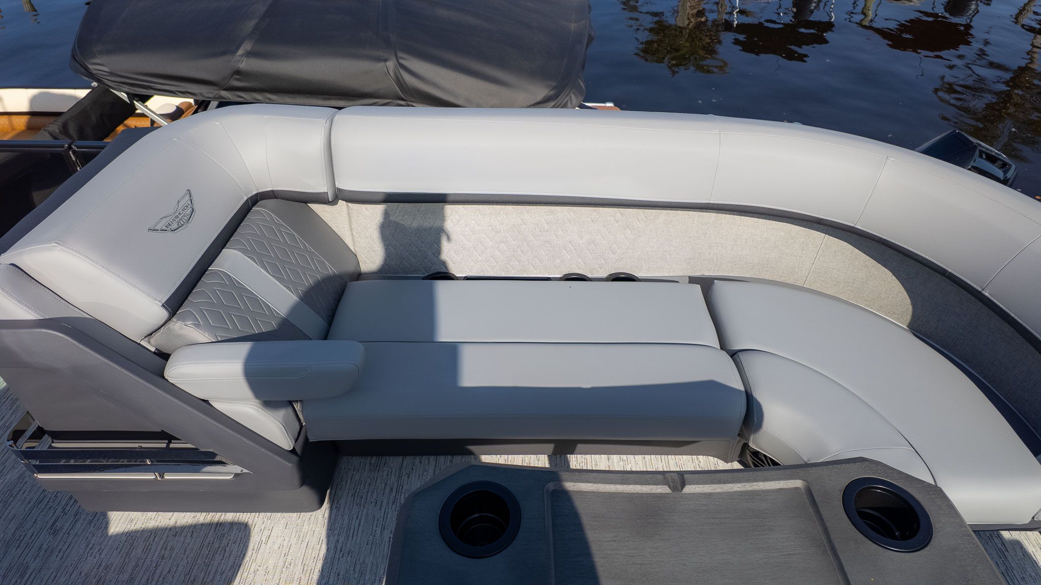 2026 Bennington 24 M Stern Lounge - 15