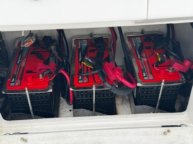 2006 Intrepid 30 Open - 11