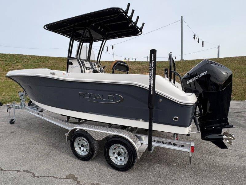 2025 Robalo R202 Explorer - 32