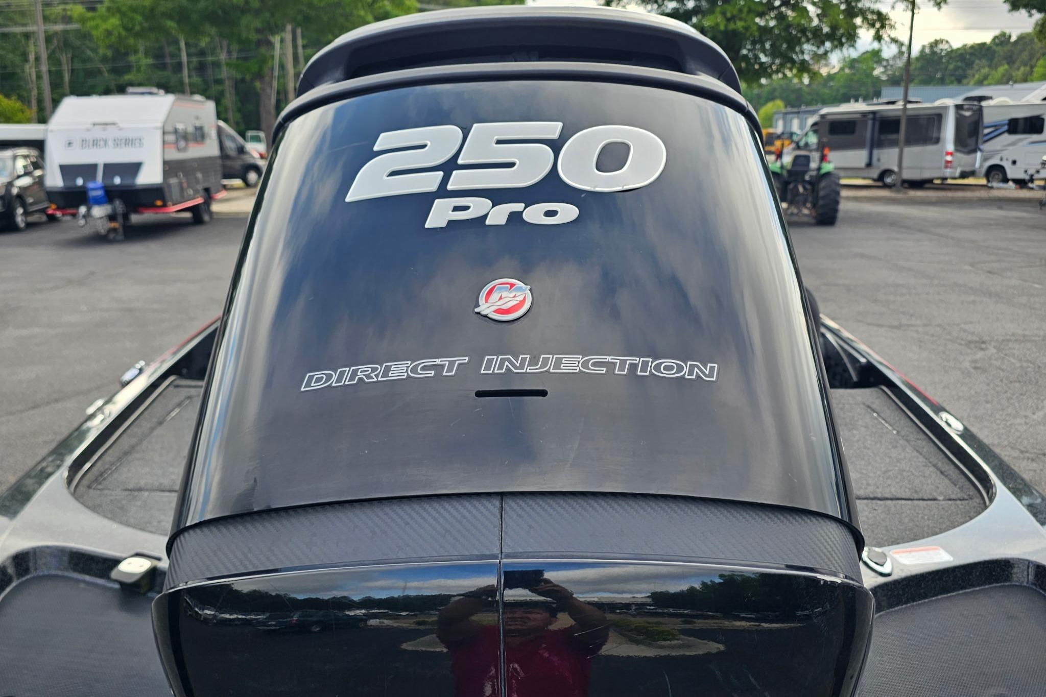 Outboard motor with "250 Pro" and "Direct Injection" text on a Nitro Z20 Pro, 2017 model.