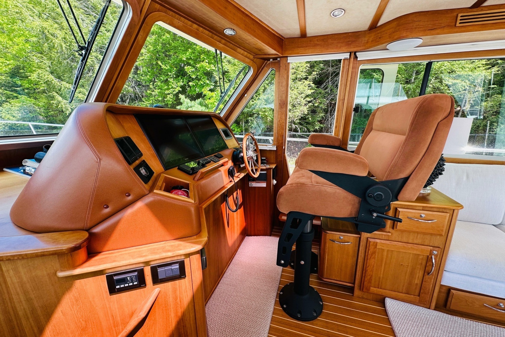 2013 Sabre 48 Salon Express - Image 9