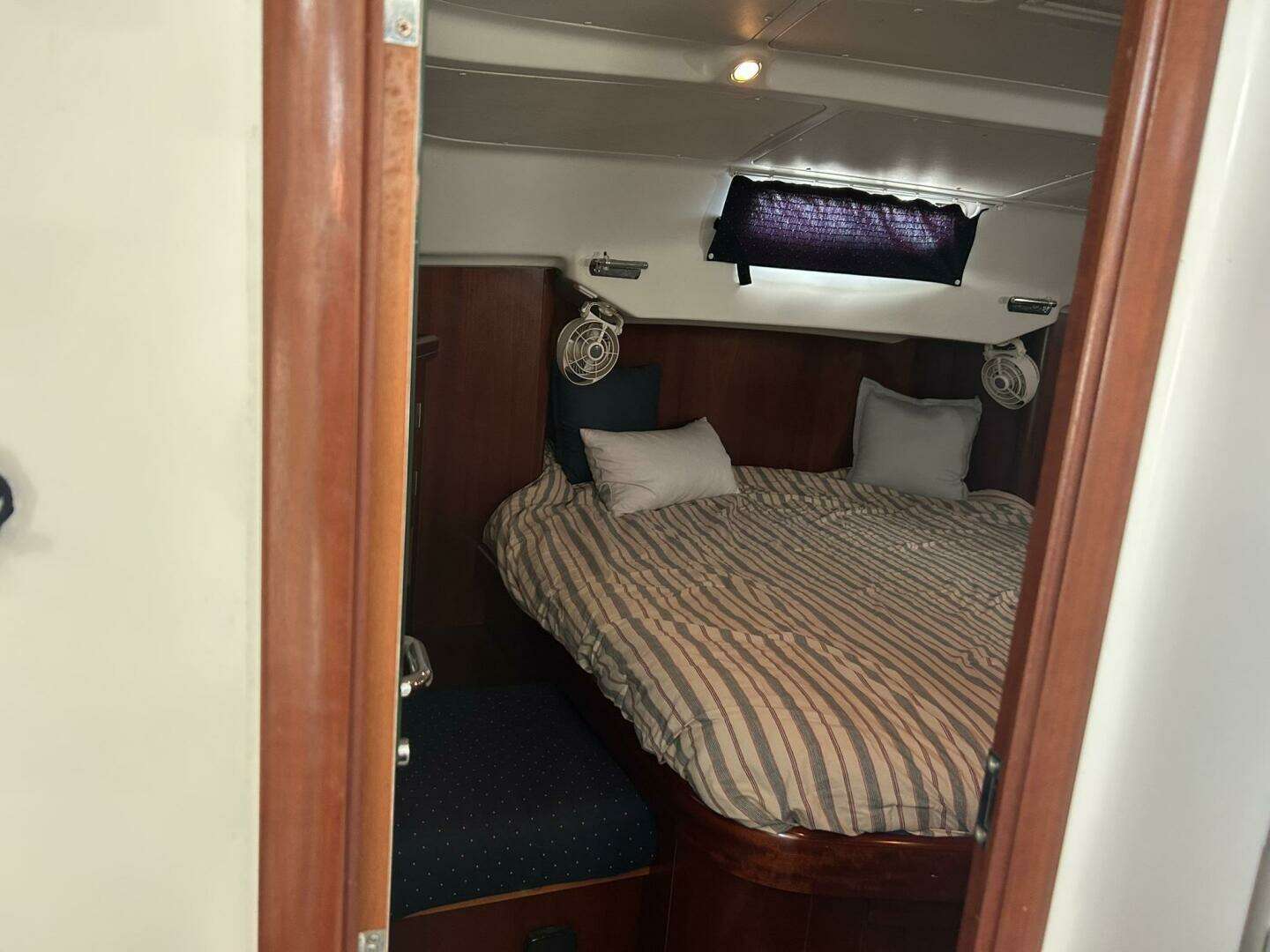 2003 Beneteau 42cc - Image 29
