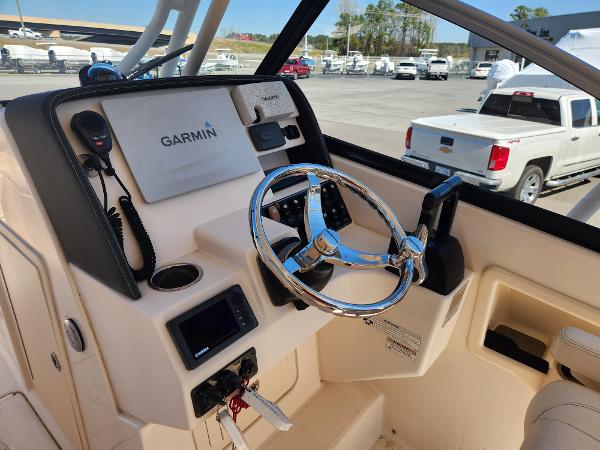 2015 Grady-White Freedom 275 boat helm with Garmin navigation system.