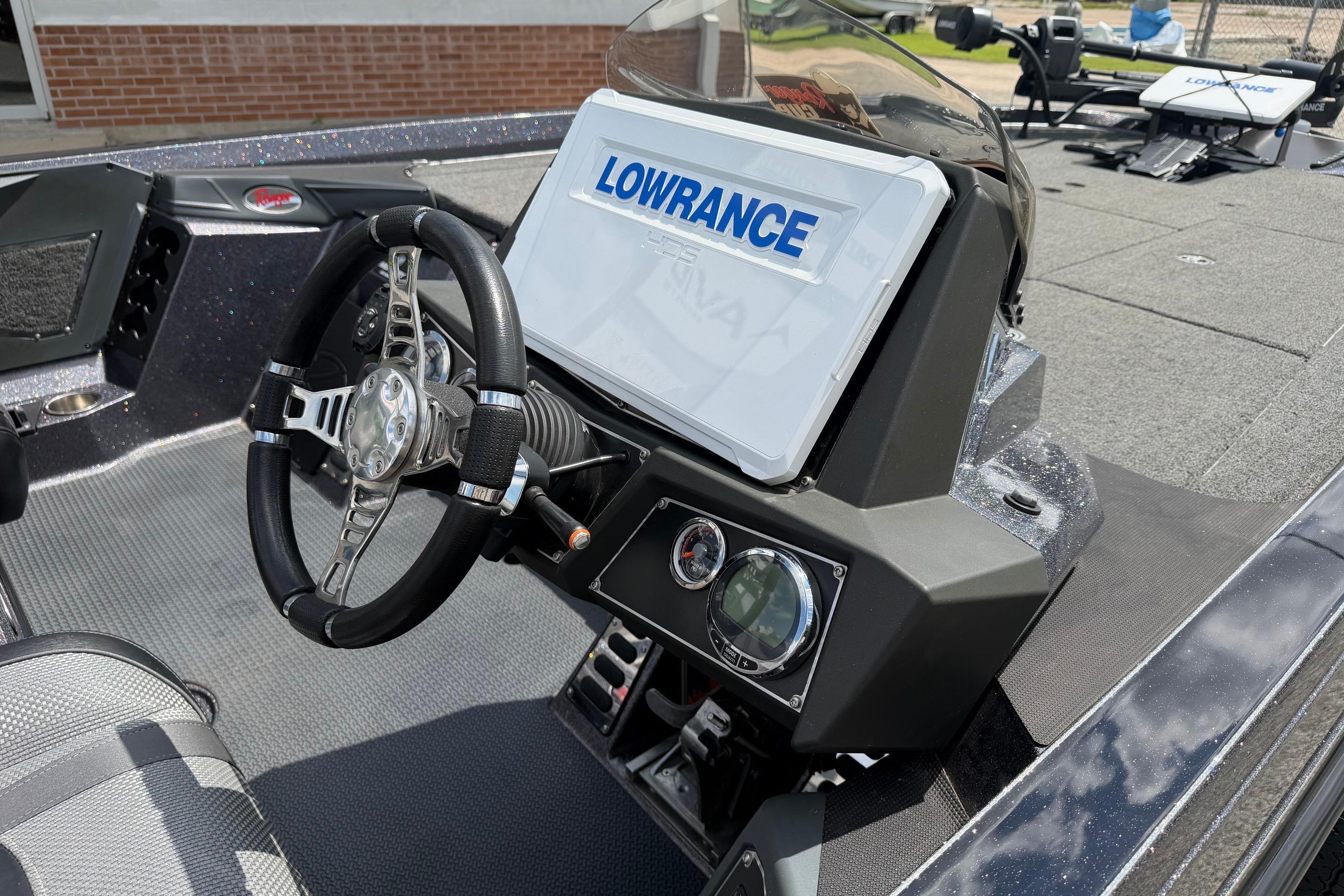 2020 Ranger Z520L boat dashboard with Lowrance electronics and steering wheel.