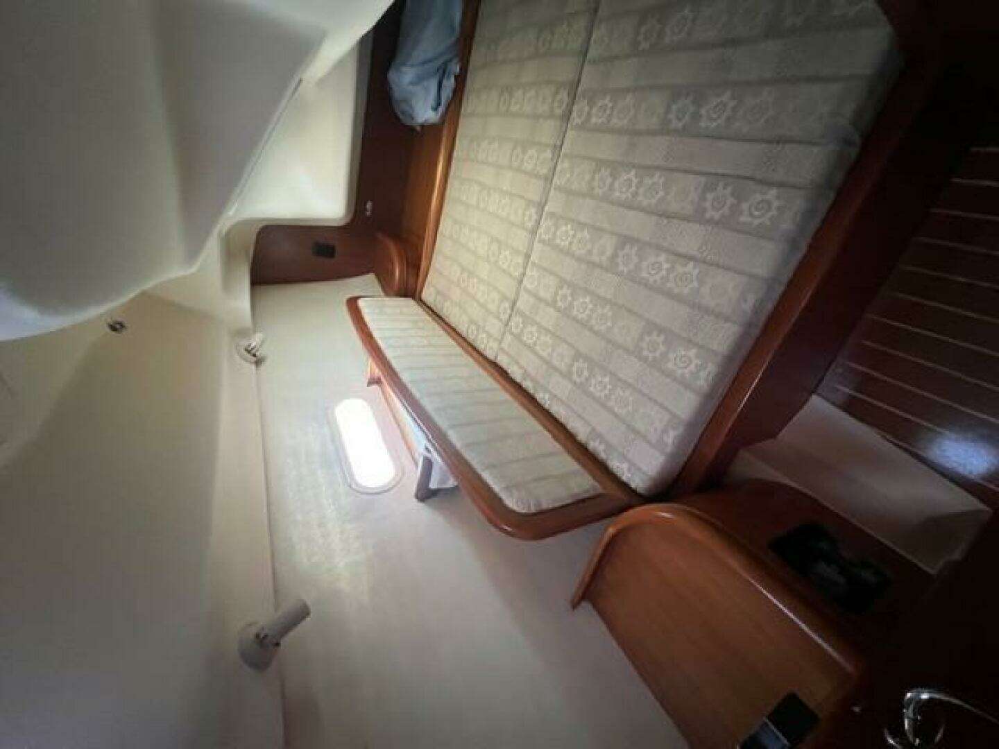 2003 Hunter 353 - Image 12