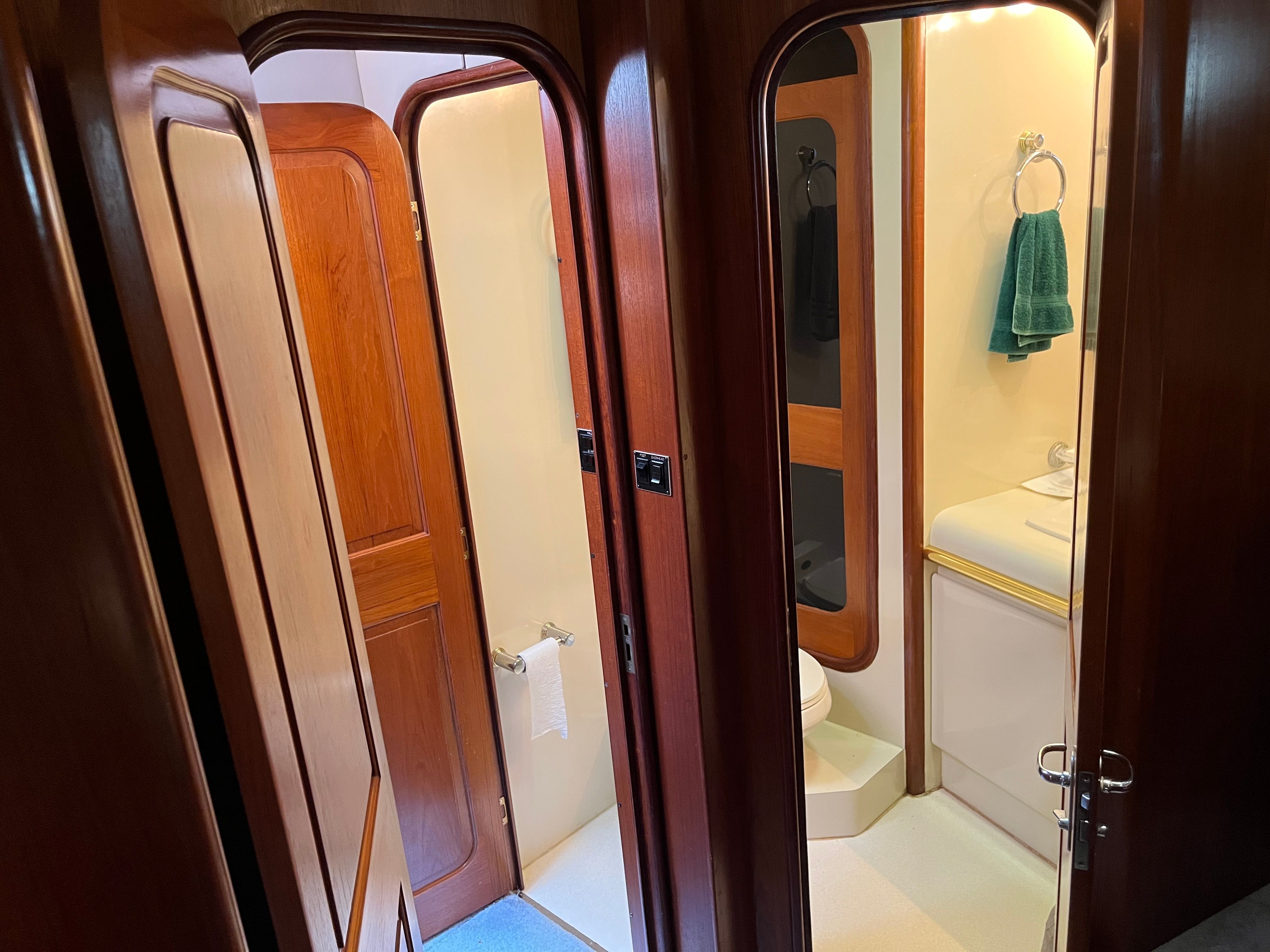 1994 Viking Motor Yacht - 26