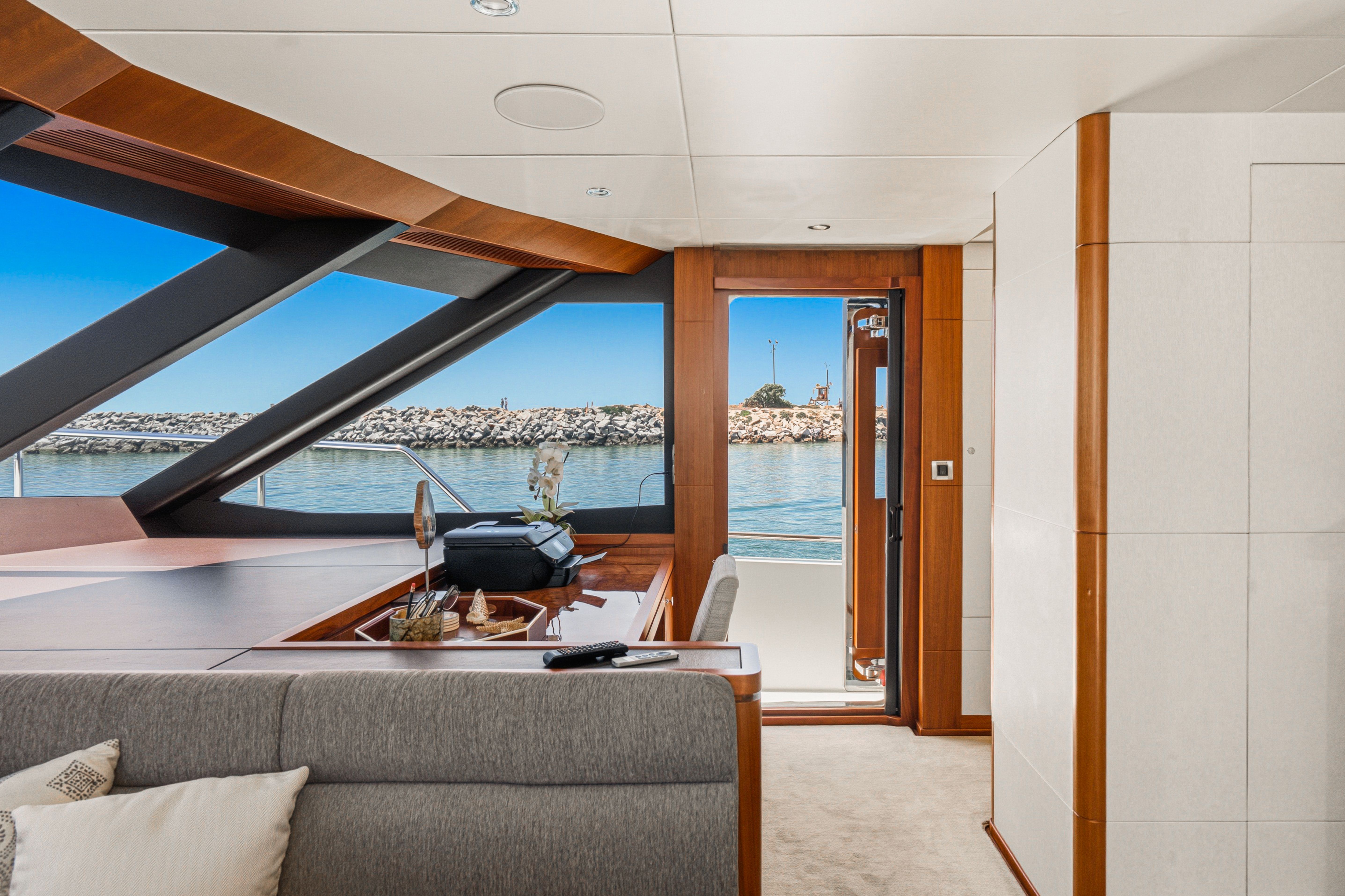 2015 Ocean Alexander 90 Skylounge Motoryacht - 58