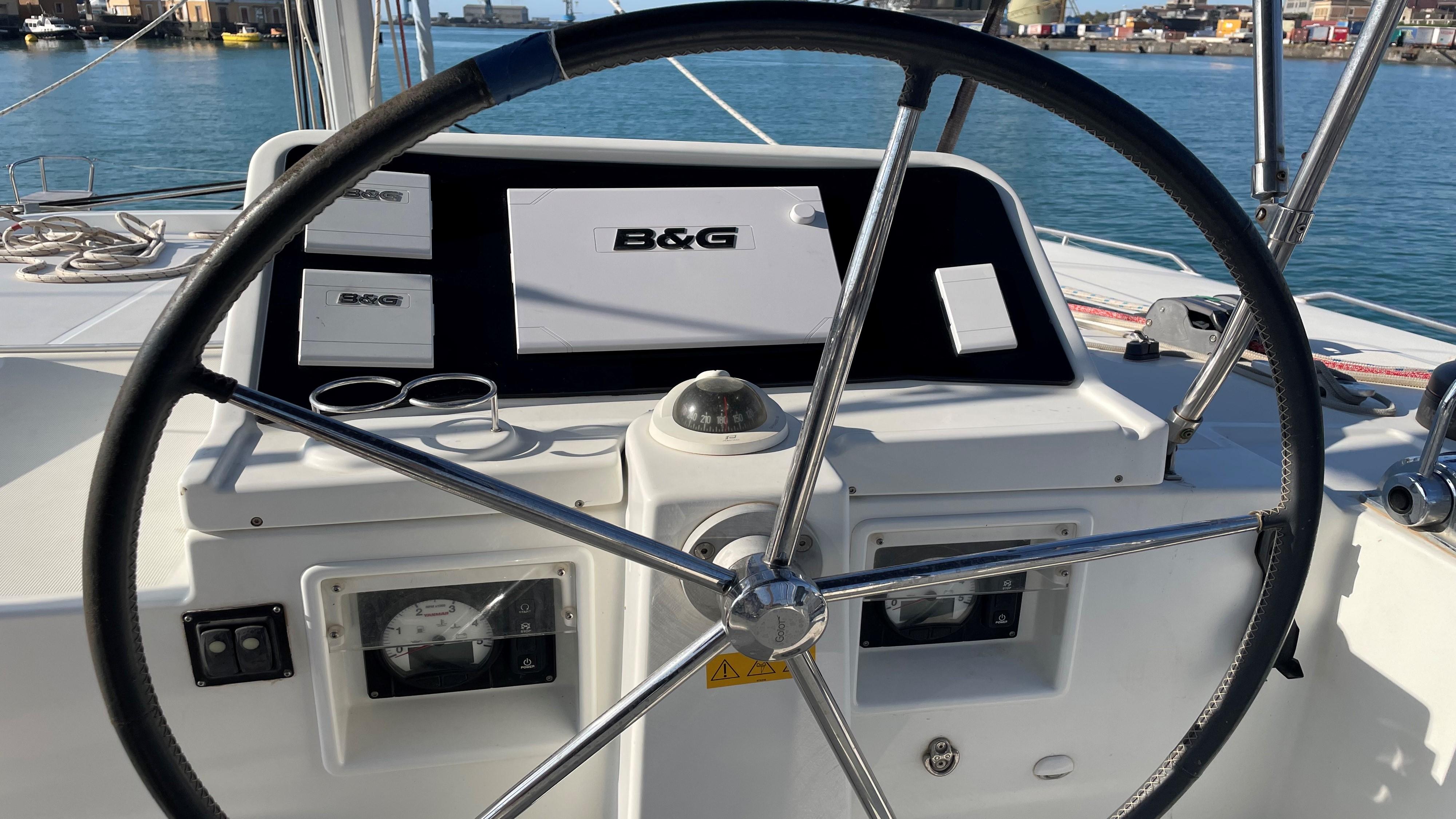 Steering wheel of a 2017 Lagoon 450 F catamaran with B&G navigation system.