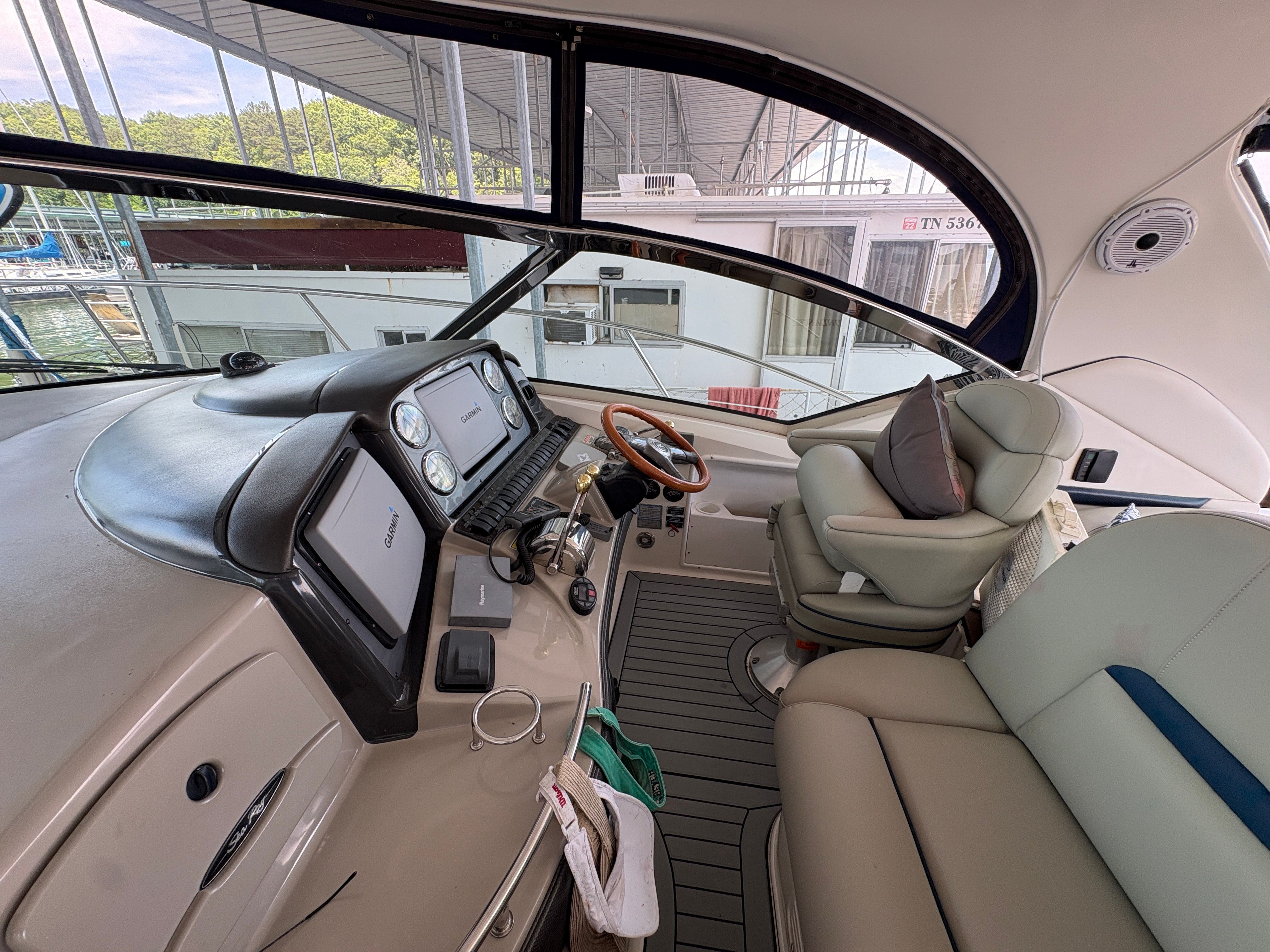 Interior of a 2005 Sea Ray 420 Sundancer yacht.