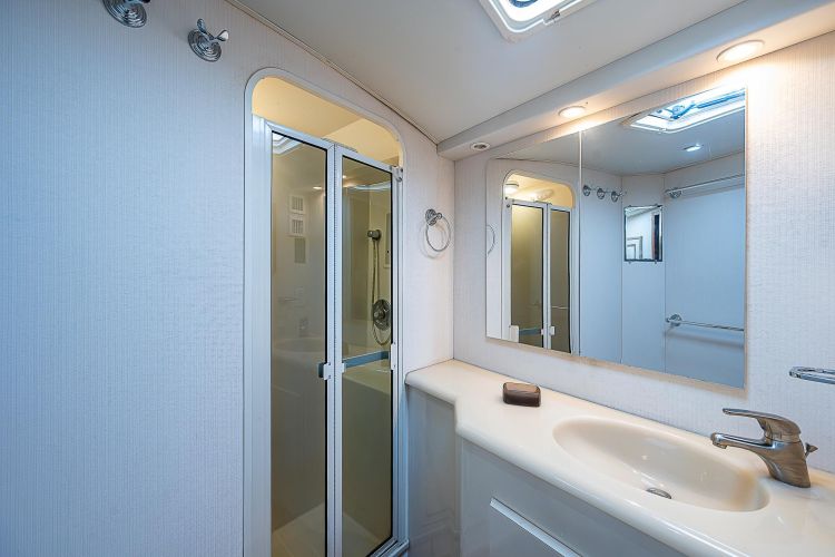 1998 Viking 47 Convertible - Image 36