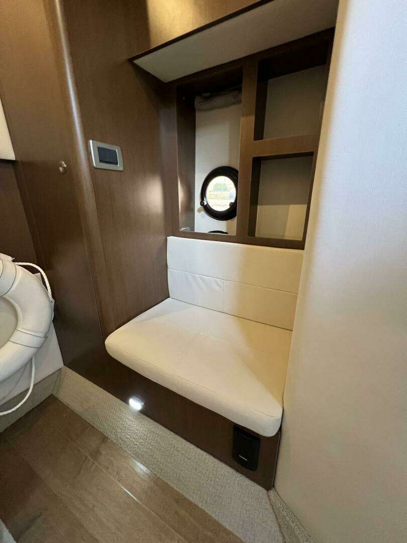 2019 Sea Ray Sundancer 350 Coupe - Image 28