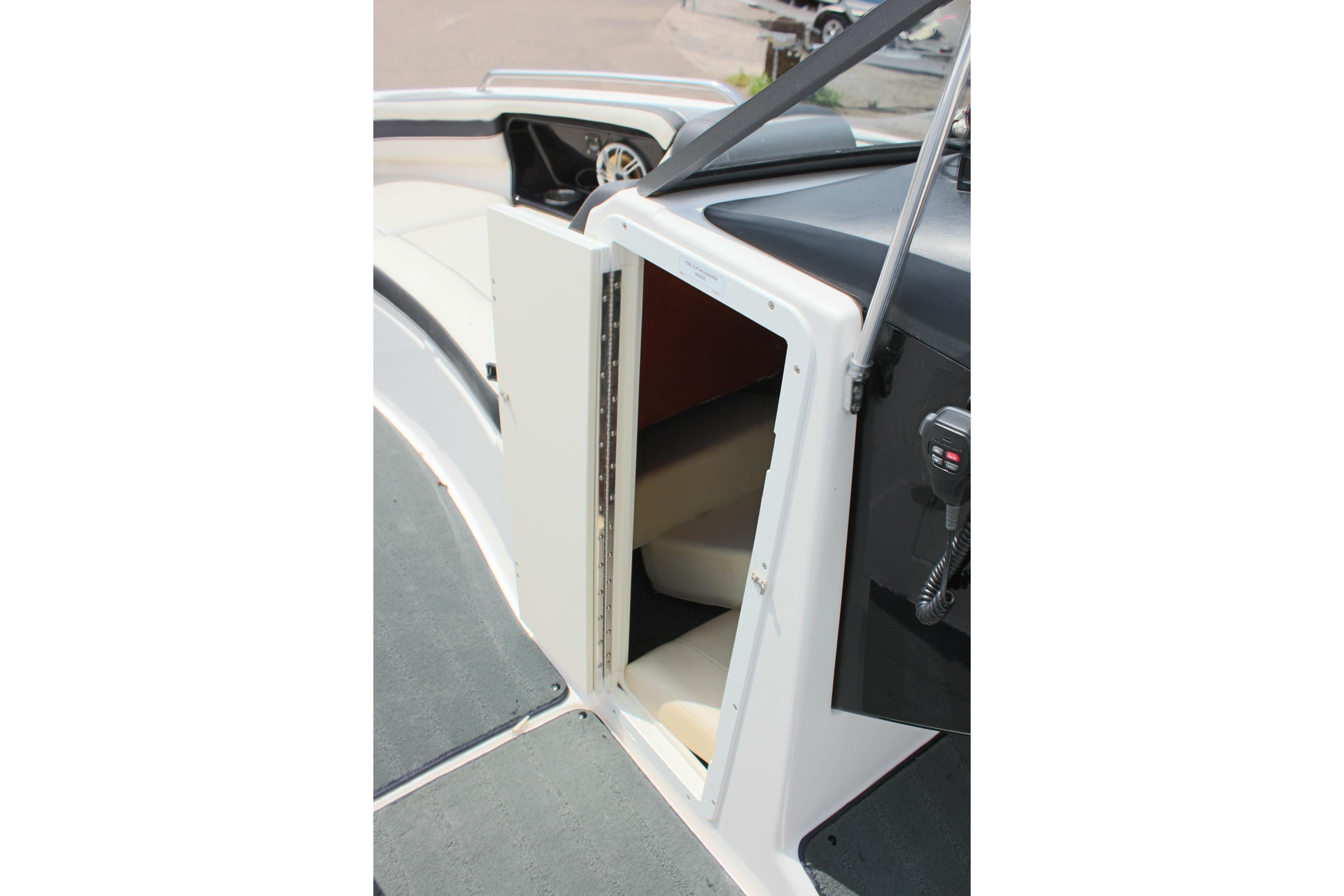 2016 Yamaha Boats 242 Limited S interior cabin entrance with open door.