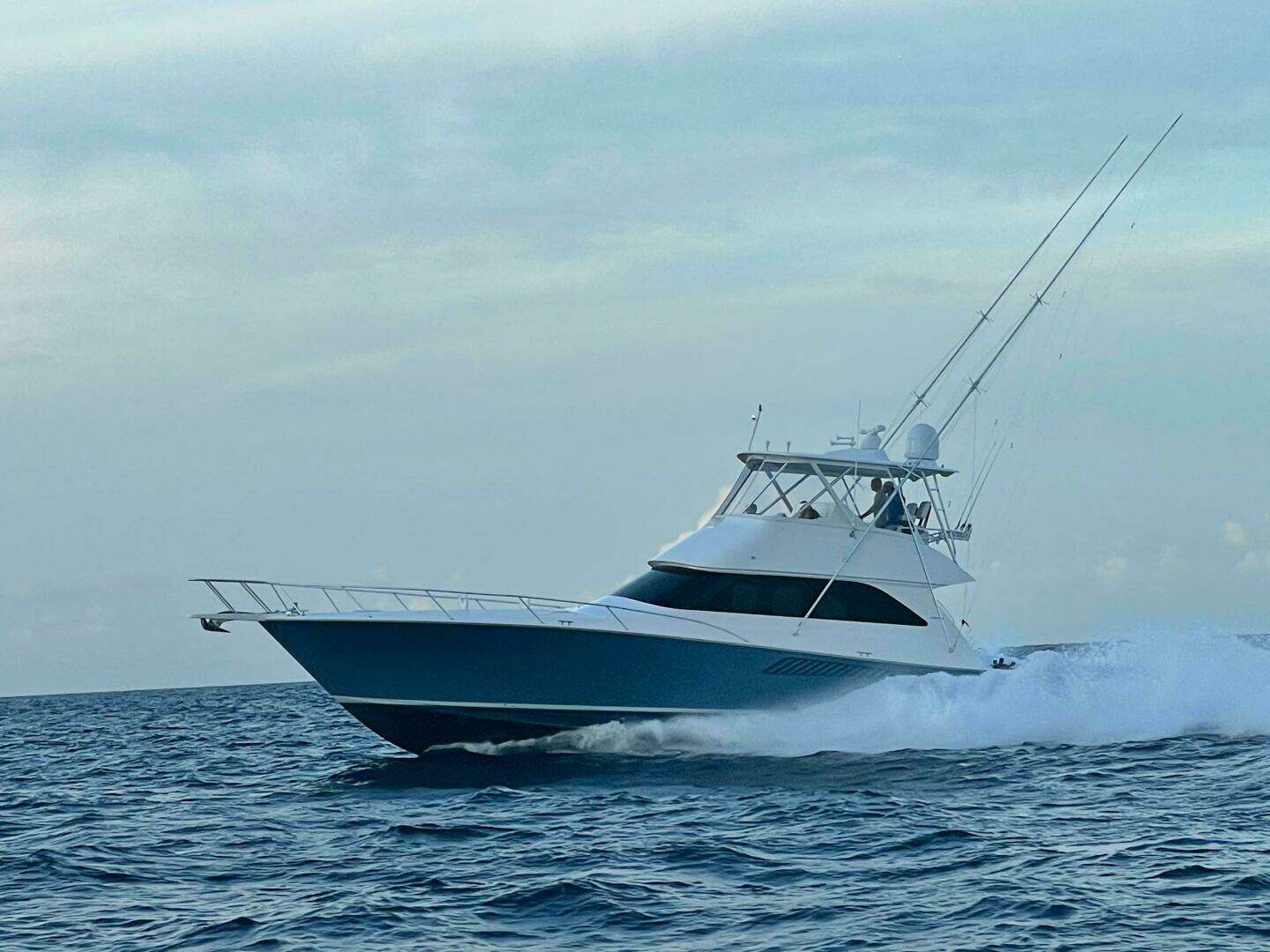 2007 Viking 52 Convertible - Image 5