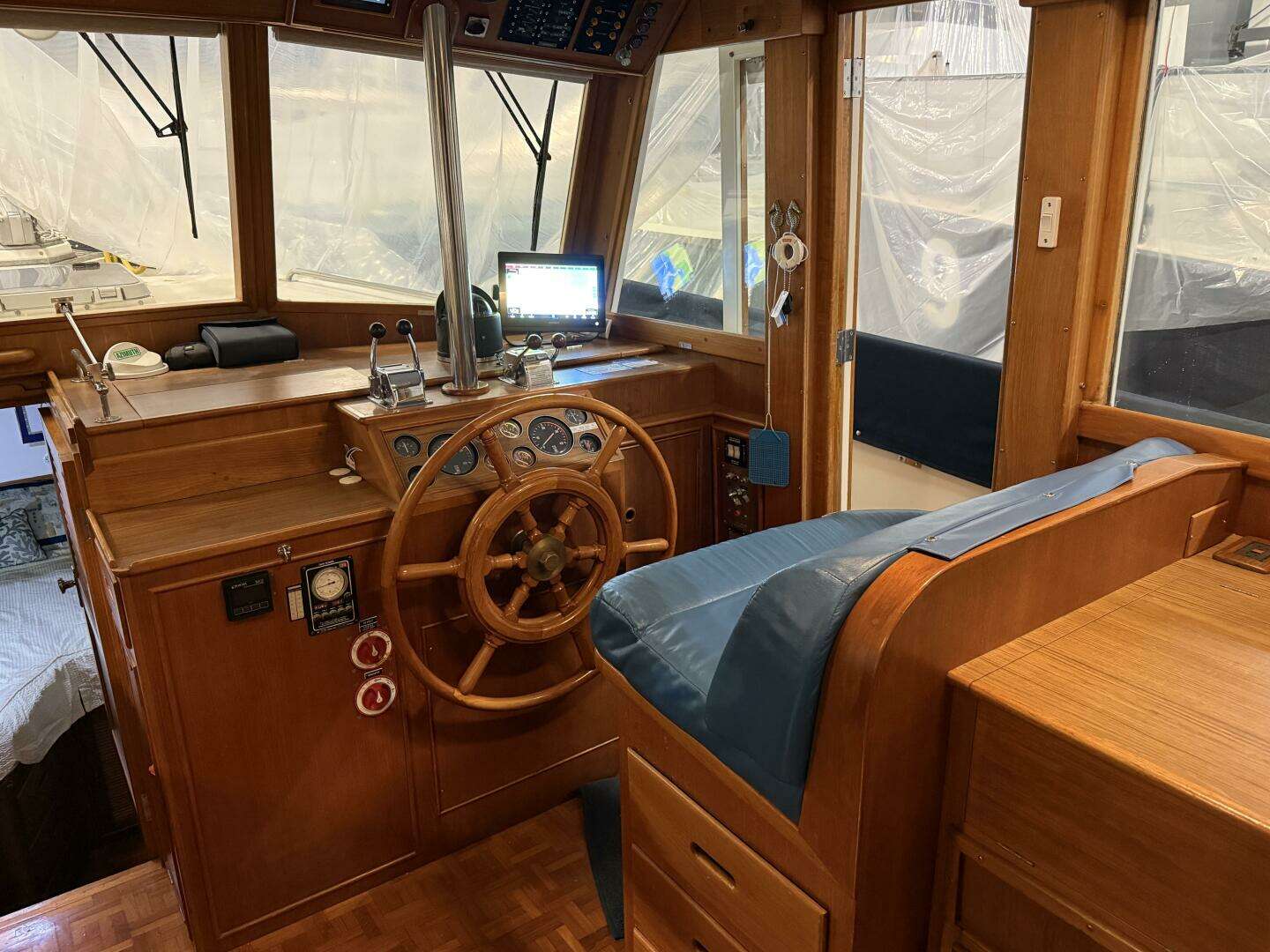 1991 Grand Banks 42 Classic - Image 4