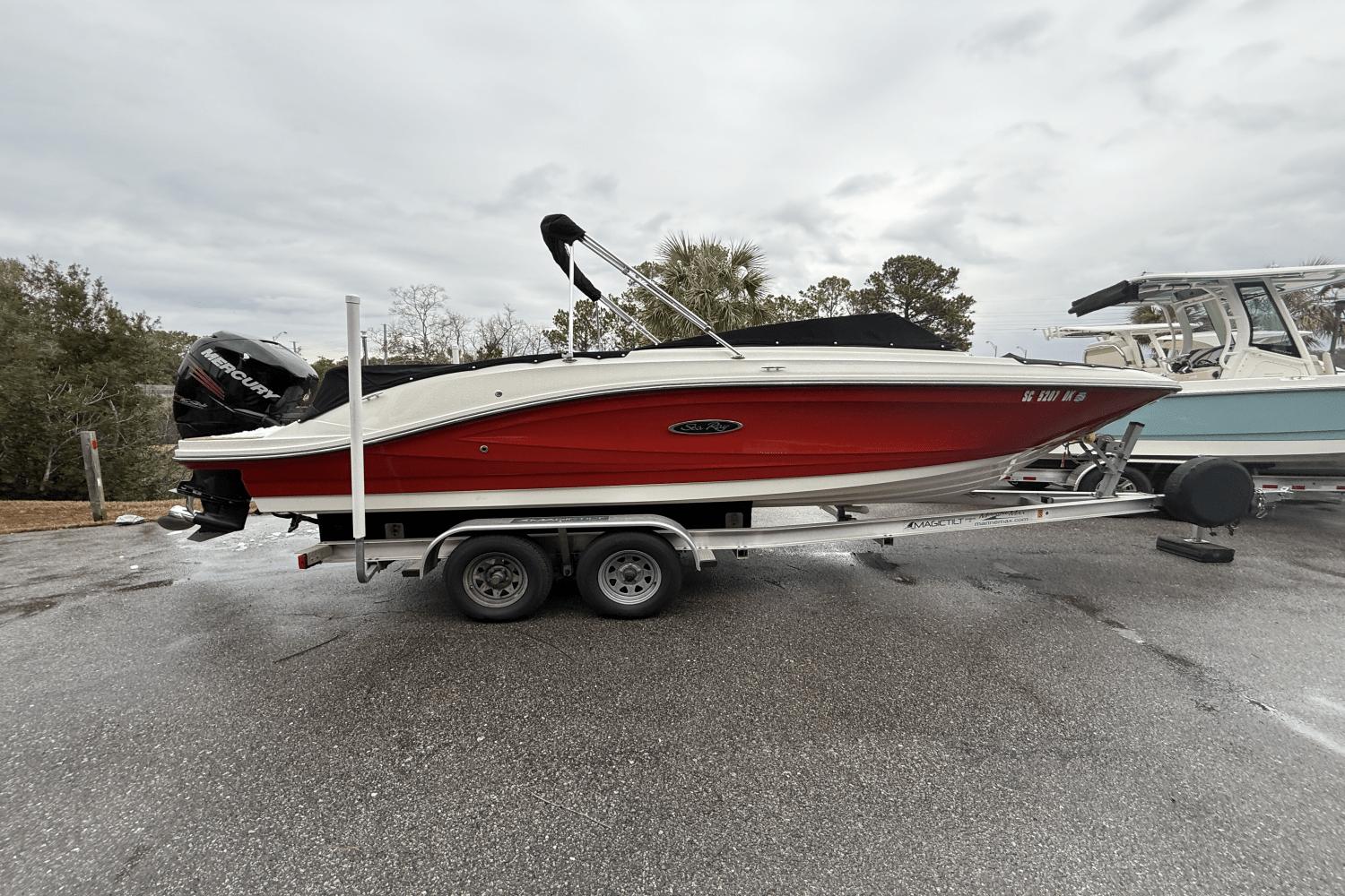 2018 Sea Ray SPX 230