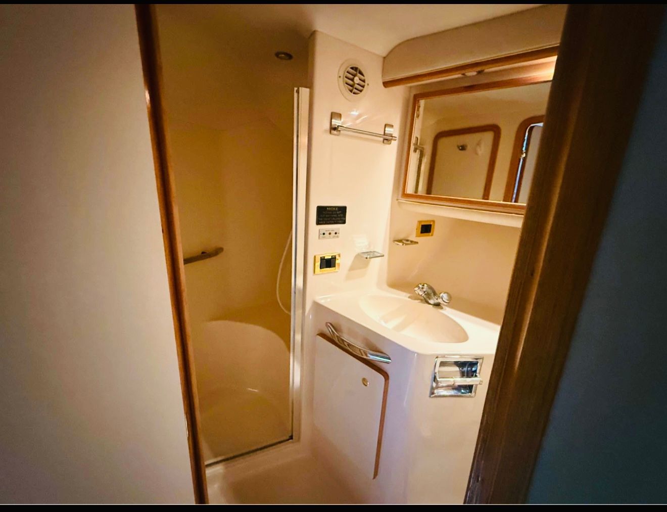 1997 Sea Ray Express Bridge 440 - 11