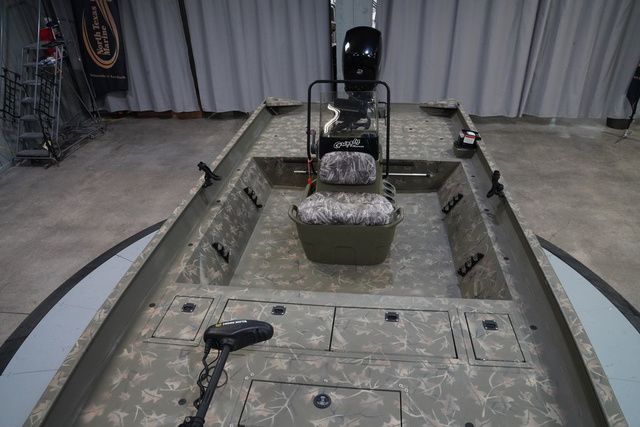 2023 Tracker Grizzly 2072 CC - 15