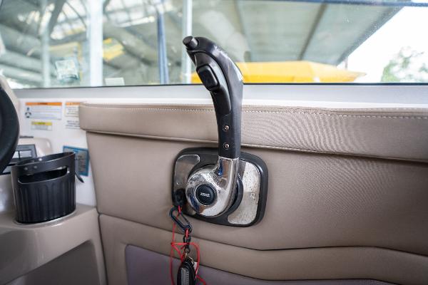 2016 Regal 28 Express - 83