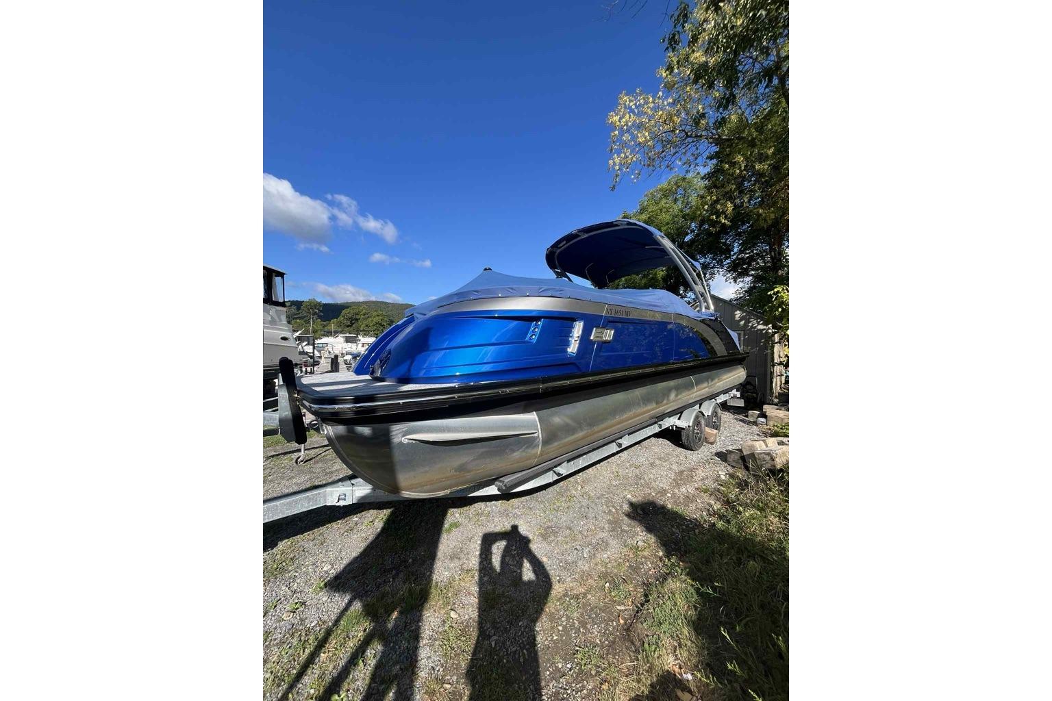2025 Bennington 25QXSBWA