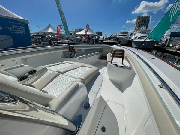 2026 Mag Bay 43 Center Console - 126