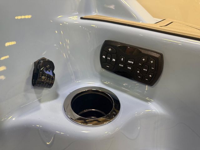 2025 Yamaha Boats 255XD - 7