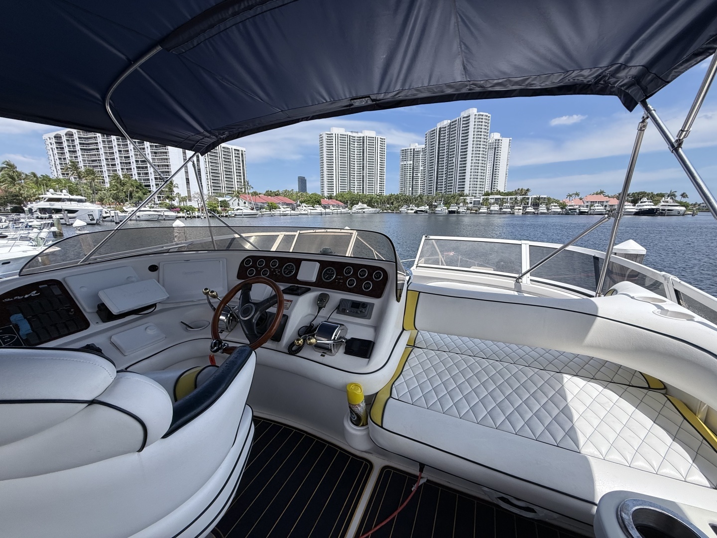 2001 Sea Ray 450 Express Bridge - Image 12