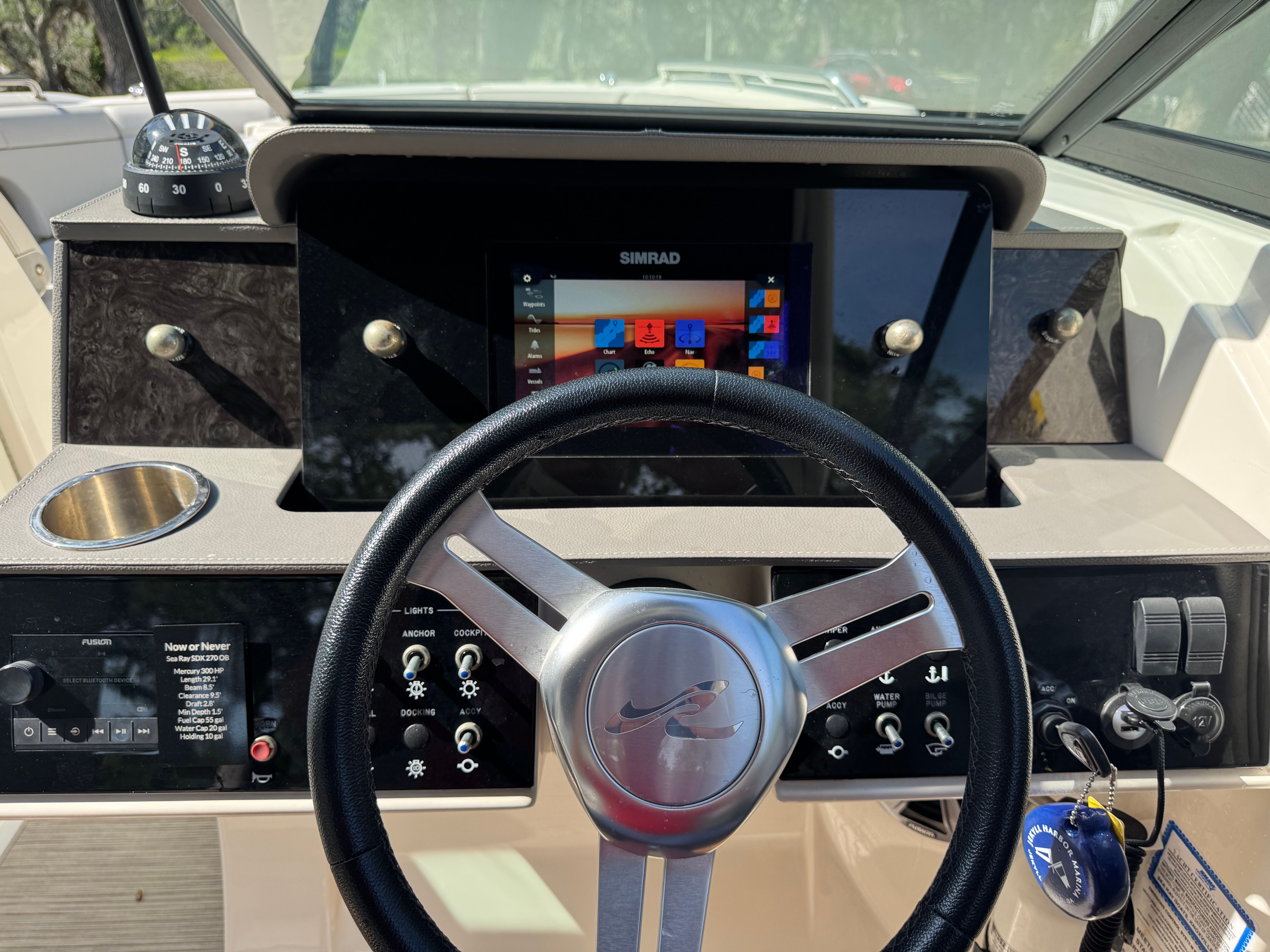 2020 Sea Ray SDX 270 Outboard helm with Simrad display.