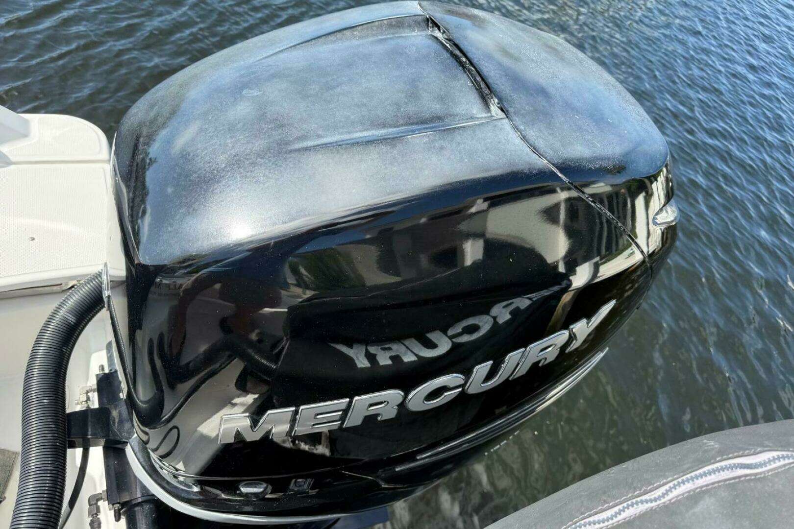 2018 Boston Whaler 250 Outrage - Image 4