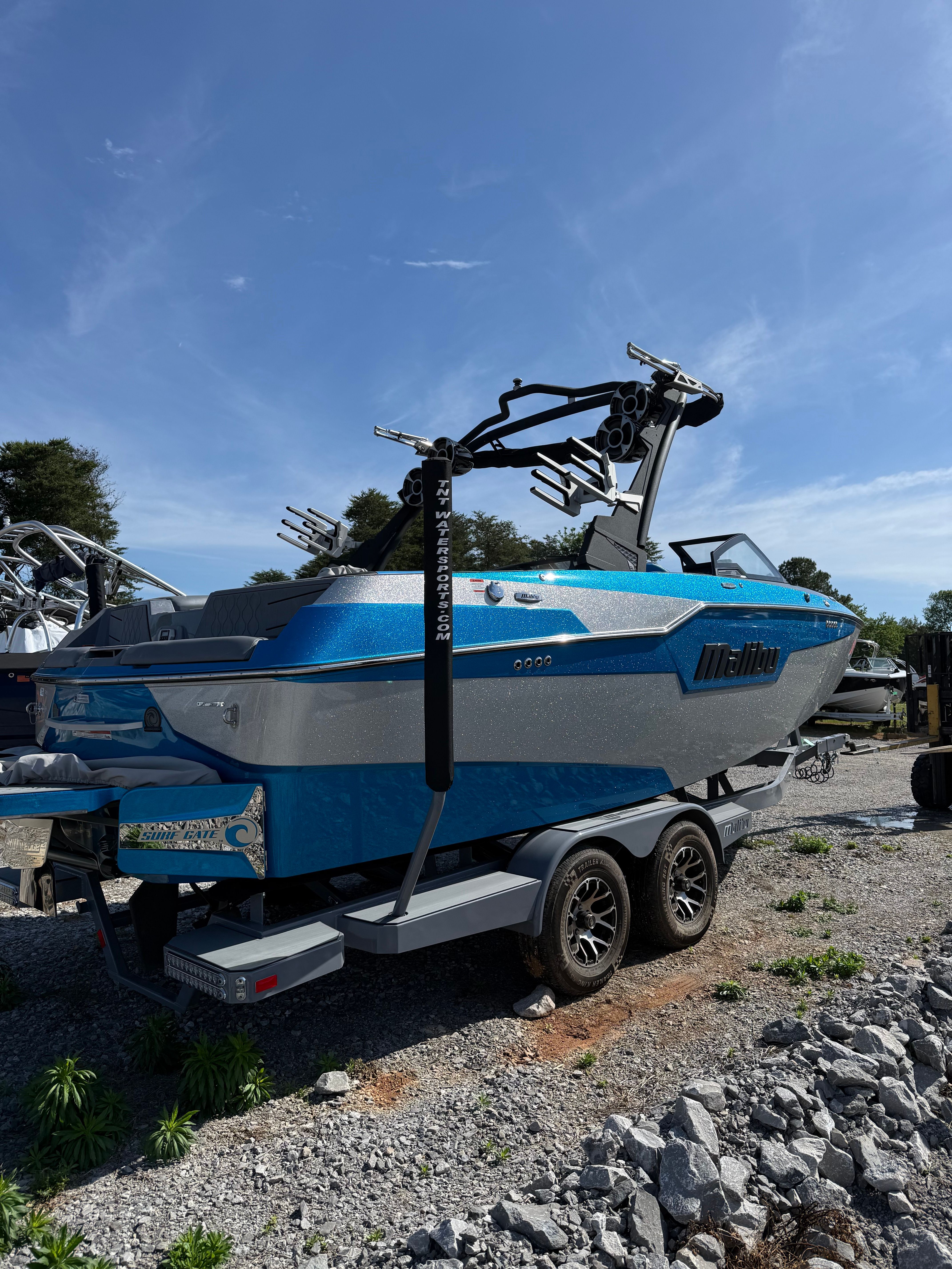 2021 MALIBU M220 - Image 2