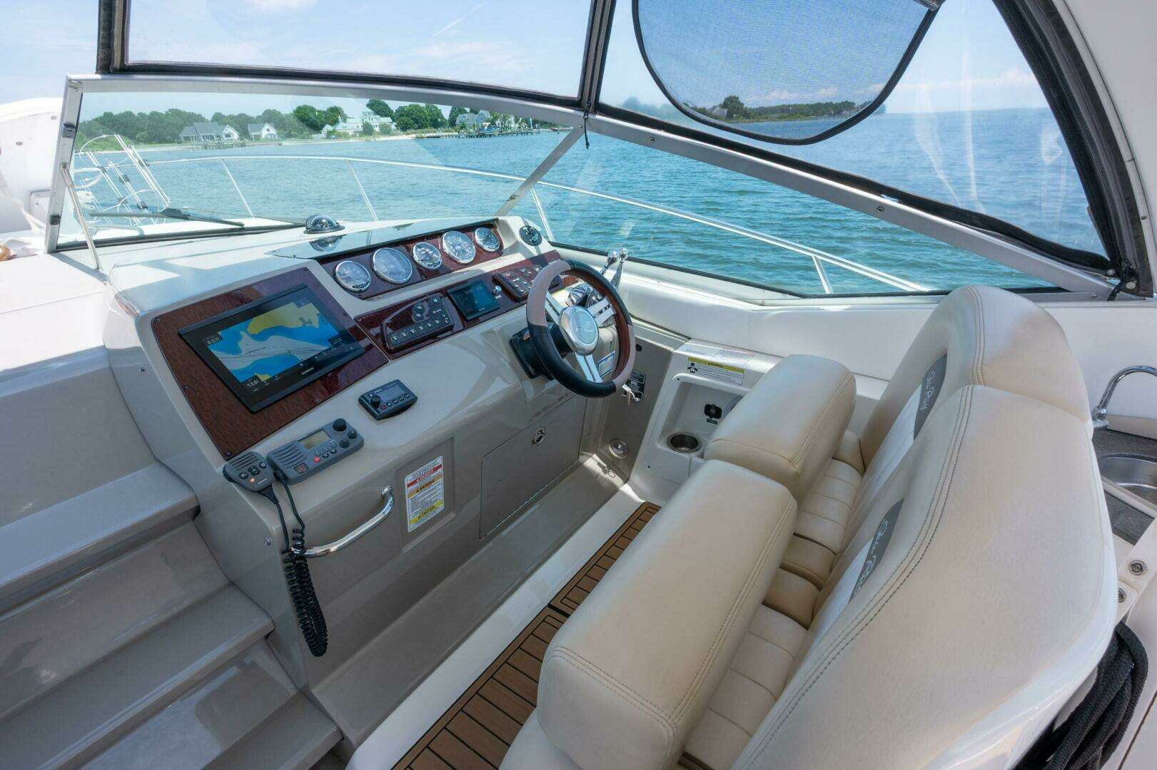 2013 Sea Ray 370 Sundancer - Image 25