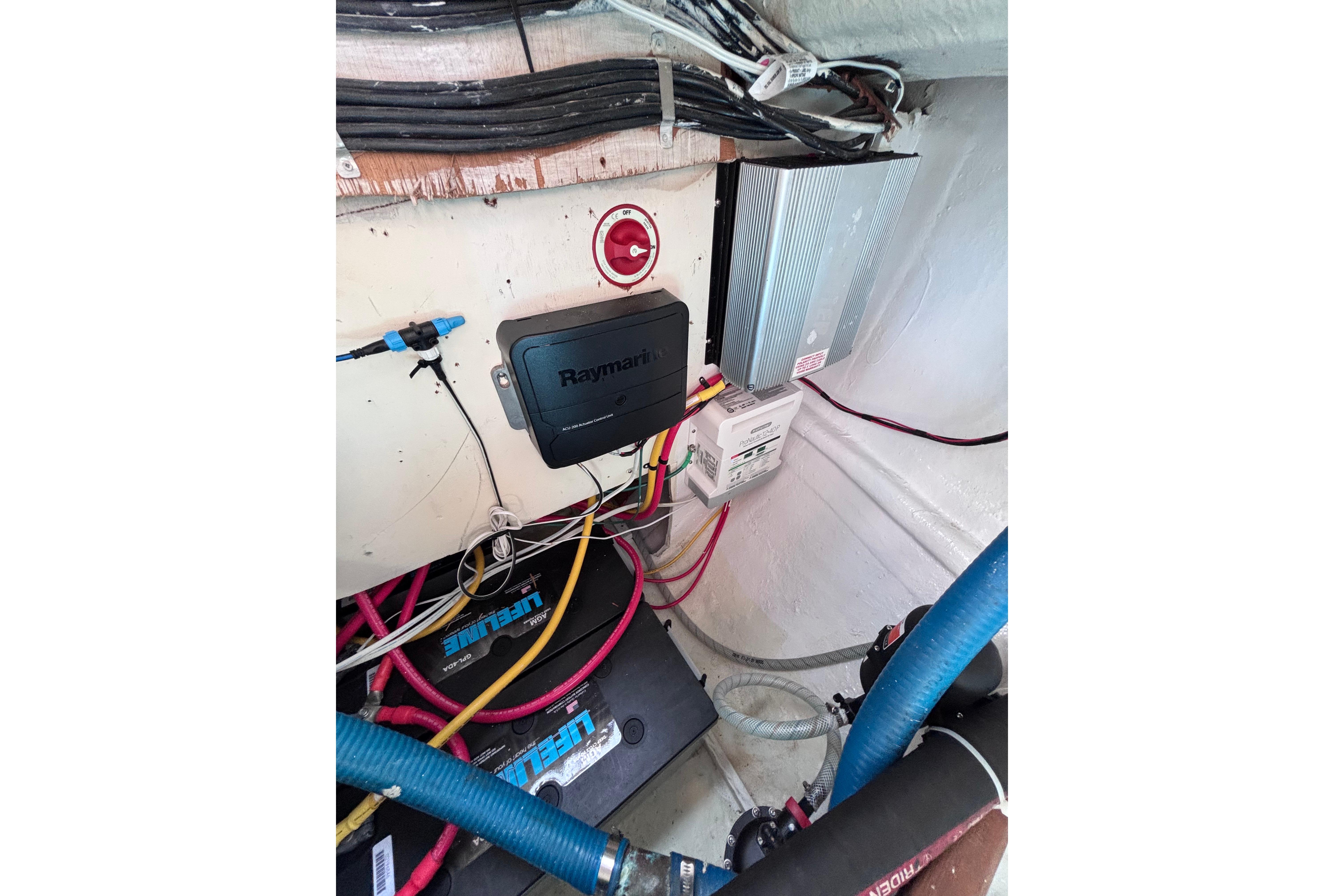 Electrical system setup in a 1978 Swift 33 boat, featuring Raymarine equipment and wiring.